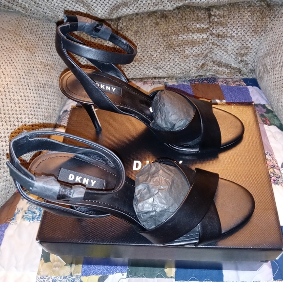 DKNY Women's Ivy Leather Open Toe Casual Ankle - Picture 2 of 5